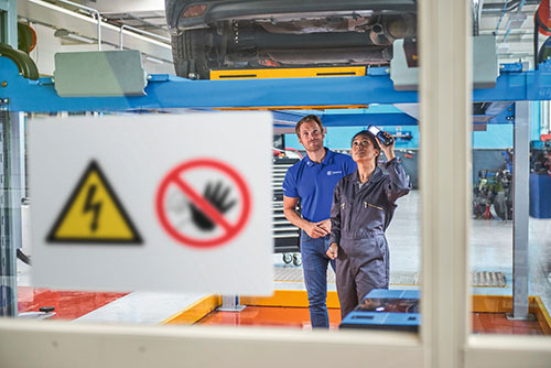 ZF apresenta novas soluções digitais, de treinamento e frenagem na Automechanika Frankfurt 2026