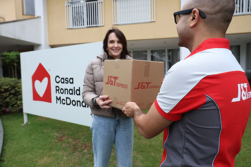 Casa Ronald McDonald Brasil escolhe a J&T Express como parceira logística oficial do McDia Feliz 2026