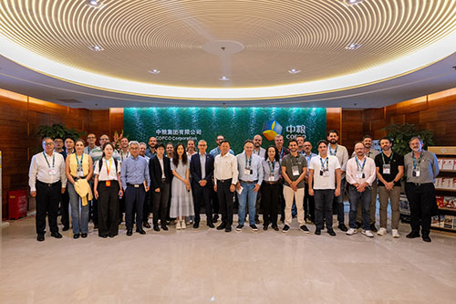 Como parte da programação da jornada técnica na China, os brasileiros convidados pela DBN Biotech, empresa chinesa de biotecnologia de semente de soja, visitaram a sede da COFCO, em Pequim, uma das maiores empresas globais do agronegócio e líder no setor de alimentos no país.