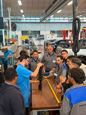 Foton investe na capacitação da rede de concessionárias em parceria com o SENAI