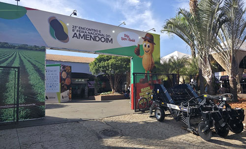 Indústrias Colombo participa da 8ª Feira Nacional do Amendoim com estande Miac