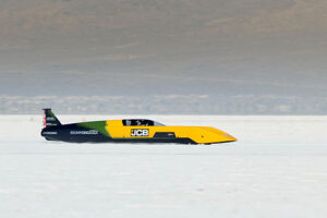 JCB Hydromax atinge 368,347 mph rumo à tentativa de recorde da FIA