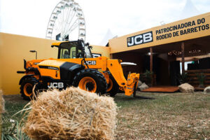 JCB estreia com patrocinadora da Festa do Peão de Barretos e opera na infraestrutura do evento