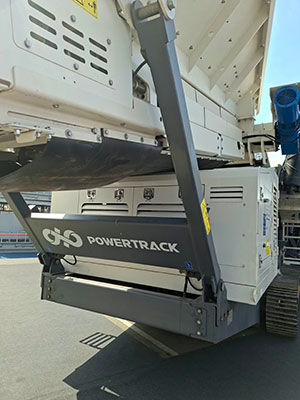 Powertrack estreia no Brasil com britadores e peneiras móveis híbridos elétrico/diesel