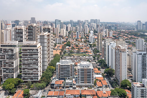 Pressão sobre custos de construção pode reduzir oferta de imóveis e sustentar valorização nos próximos ciclos