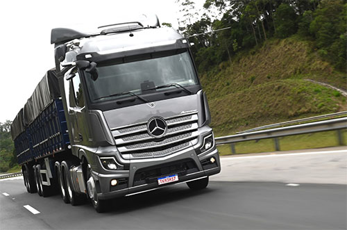 Caminhões Mercedes-Benz Actros, Arocs e Accelo conquistam prêmios de campeões de revenda