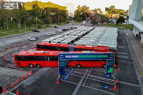 Ônibus Superarticulados Mercedes-Benz de 23 metros entram em operação na região metropolitana de Curitiba