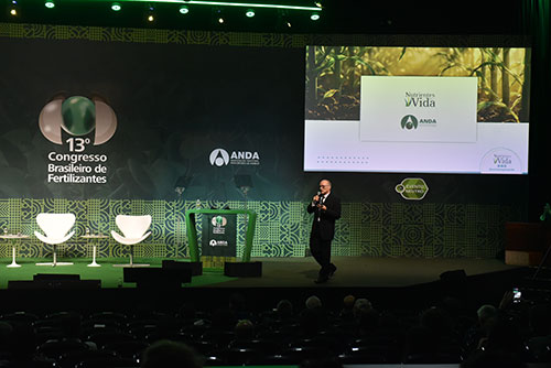  Iniciativa Nutrientes para a Vida leva importância da conscientização sobre uso dos fertilizantes ao palco do 13º CBFer