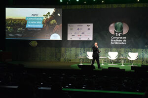 Iniciativa Nutrientes para a Vida leva importância da conscientização sobre uso dos fertilizantes ao palco do 13º CBFer