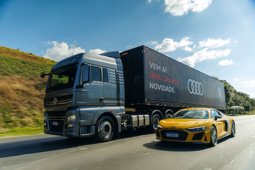 VW Meteor transporta showcar da Fórmula 1® da Audi do Brasil