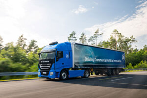 ZF avança em caminhos práticos e tecnologicamente abertos para a descarbonização de veículos comerciais ZF avança em caminhos práticos e tecnologicamente abertos para a descarbonização de veículos comerciais