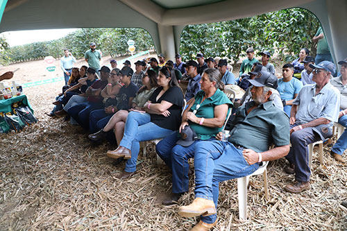 Cocapec inicia Circuito Dia de Campo e reúne produtores de café