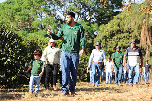 Cocapec inicia Circuito Dia de Campo e reúne produtores de café