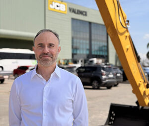 Valence e JCB celebram 20 anos de parceria