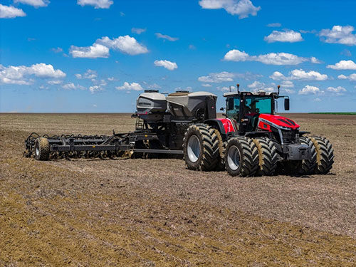 Do pequeno ao grande: tratores acompanham a diversidade da agricultura brasileira
