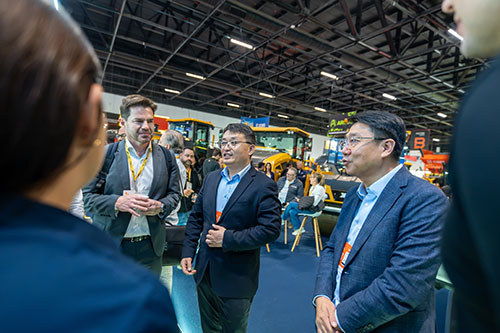 XCMG Brasil amplia vendas em 16% na Paving Expo 2026